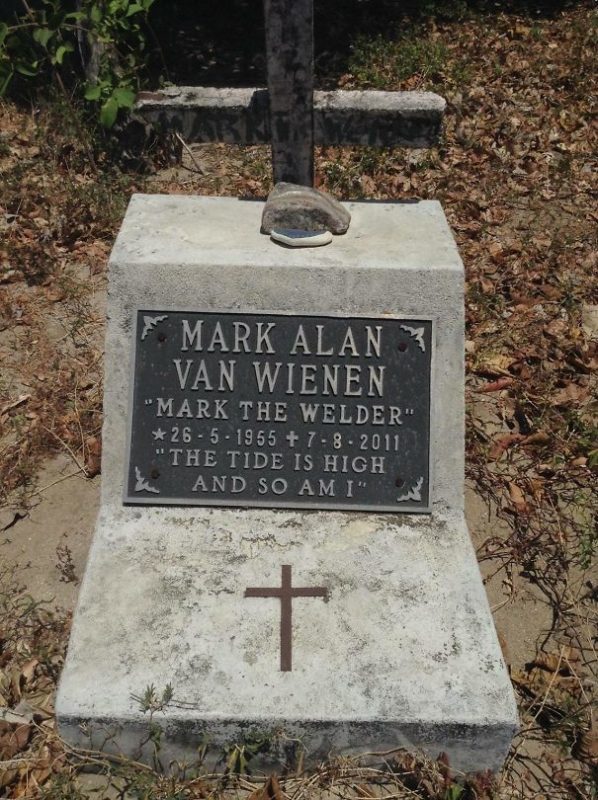 funny-headstone-names-whose-sense-of-humor-will-live-forever